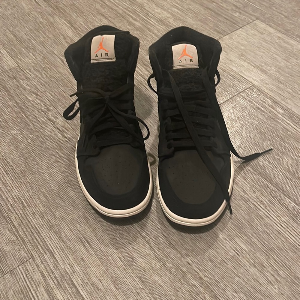 Black Air Jordan’s, size 9.5 Men’s, never worn